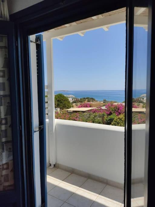 Appartamento Peaceful Getaway For 2 - Amazing Sea View/Sunbeds! Ambelas Esterno foto